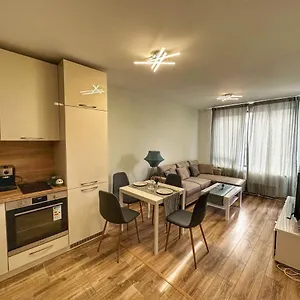 Cloud 9 By Lmg Apartment
