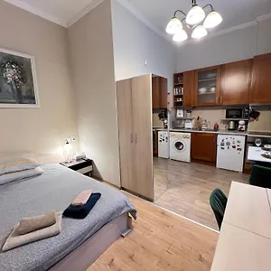 Apartamento Budapest Cozy W Working Space And Wifi, Sofía